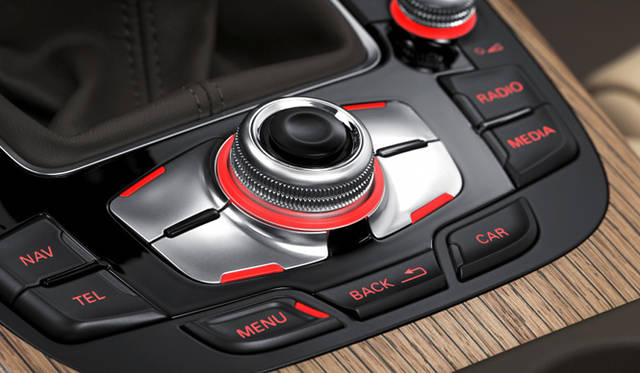 <strong>Audi A4｜アウディ A4</strong>（本国仕様）
