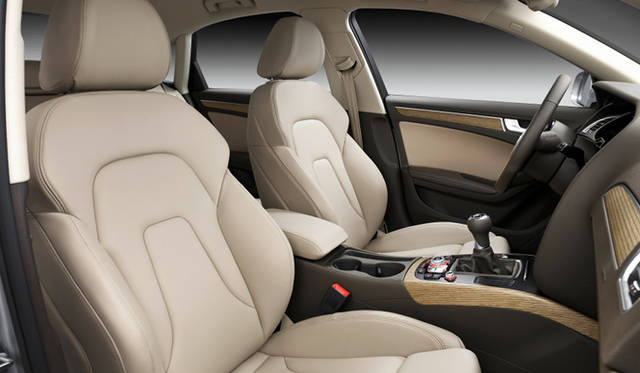 <strong>Audi A4｜アウディ A4</strong>（本国仕様）