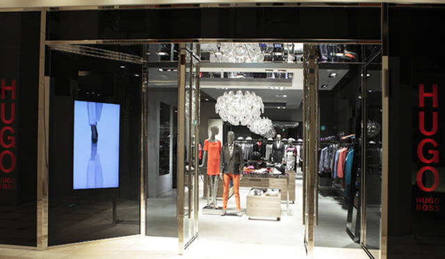 <strong>HUGO BOSS｜ヒューゴ ボス</strong>　HUGO ストア大阪 ハービス ENT 、2012年4月4日、大阪市北区梅田2-2-22　ハービスPLAZA  ENTに開店！