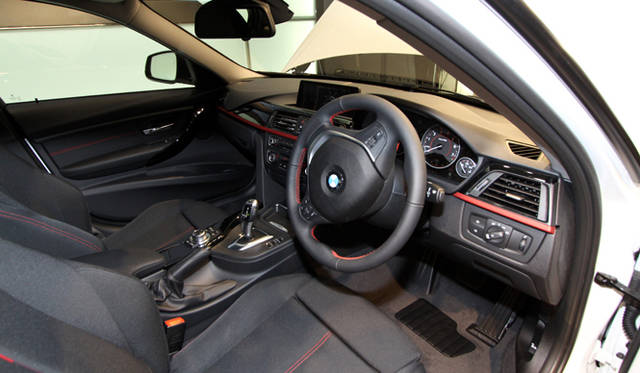 <strong>BMW 320i｜ビー・エム・ダブリュー 320i</strong>