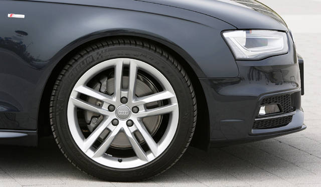 <strong>Audi A4</strong>