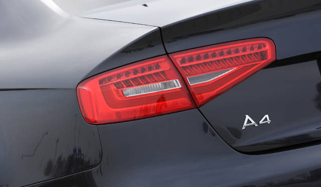 <strong>Audi A4</strong>