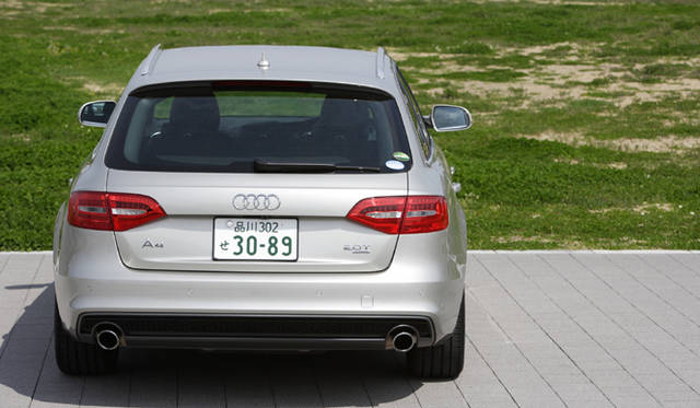 <strong>Audi A4</strong>