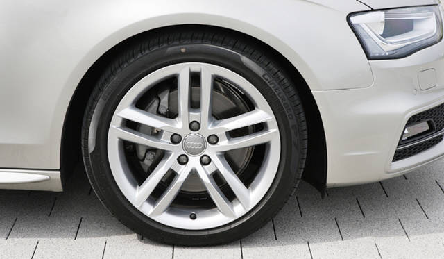 <strong>Audi A4</strong>