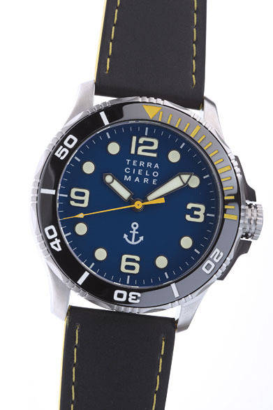 <strong>Hankyu MEN'S TOKYO | May "Euro Preppy Sports"</strong> Delfino Blue (Black belt/Case diameter 47mm/Automatic/Case 316L stainless steel/20 ATM water resistant) ¥116,550 (TERRA CIELO MARE)