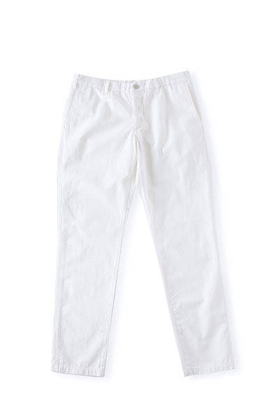 <strong>Hankyu MEN'S TOKYO | May "Euro Preppy Sports"</strong> Garment-washed piped stem bottoms, ¥19,950 (NEW YORKER by KEITA MARUYAMA)