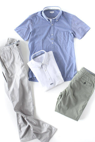<strong>Hankyu MEN'S TOKYO | May "Euro Preppy Sports"</strong> "Full placket" polos developed in response to requests for styles that can be worn in business casual settings. Dress polos ¥12,600 each, Bottoms (Trotter Chinos, light khaki, light gray) ¥13,650 each (MACKINTOSH PHILOSOPHY)