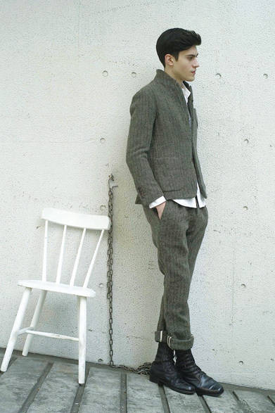 <strong>TEATRO 88｜テアトロ</strong>　2012-13秋冬コレクション　ジャケット5万400円、シャツ1万8900円、パンツ2万9400円