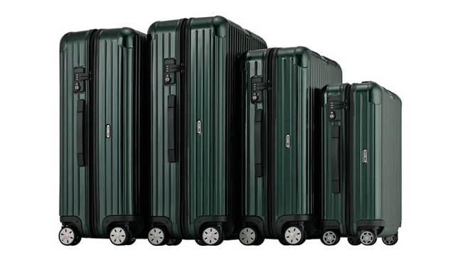 <strong>RIMOWA｜リモワ</strong>　「サルサ レーシング グリーン コレクション」Cabin Multiwheel IATA（550×400×200mm・3.1kg・30L）5万7750円、Multiwheel（680×455×245mm・4.1kg・63L）6万8250円、Multiwheel（745×495×275mm・4.3kg・82L）7万3500円、Multiwheel（780×520×275mm・4.6kg・90L）7万6650円