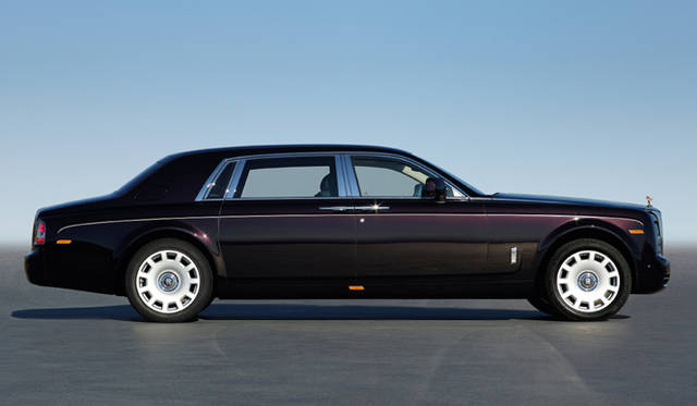 <strong>Rolls-Royce Phantom Extended Wheelbase｜ロールス・ロイス ファントム エクステンデッド ホイールベース</strong>