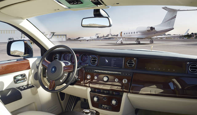 <strong>Rolls-Royce Phantom Extended Wheelbase｜ロールス・ロイス ファントム エクステンデッド ホイールベース</strong>