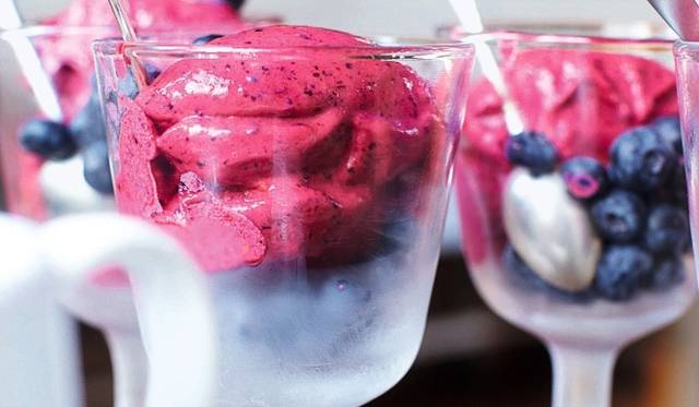 <strong>Food Revolution Day</strong>　特設サイトでは、おすすめレシピを紹介している（写真＝ベリーアイスクリーム）　© David Loftus