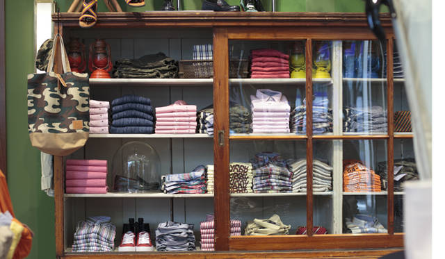<strong>TOMMY HILFIGER</strong> Latest items with a pop of color amidst classic shelving