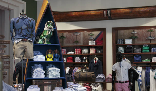 <strong>TOMMY HILFIGER</strong> The canoe mounted on the wall is a vintage piece from around the world