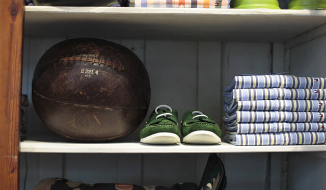 <strong>TOMMY HILFIGER</strong> Classic accessories, casually arranged