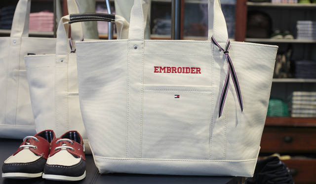 <strong>TOMMY HILFIGER</strong> Deck shoes, a signature of Tommy Hilfiger, and a tote bag for the store's opening