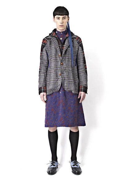 <strong>TAISHI NOBUKUNI｜タイシ ノブクニ</strong>　「PSYCHO TAILOR」　ジャケット9万2400円、ワンピース5万4600円、靴4万6200円