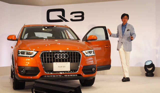 <strong>Audi Q3｜アウディQ3</strong>　無段階ドア開閉機能をお披露目する、大喜多氏（アウディジャパン株式会社 代表取締役社長）