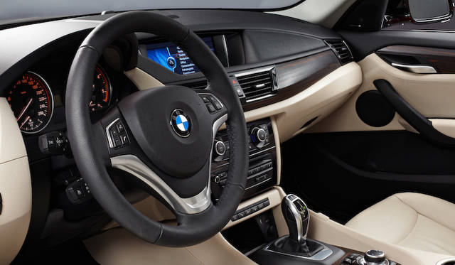 <strong>BMW X1｜ビー・エム・ダブリュー X1</strong>