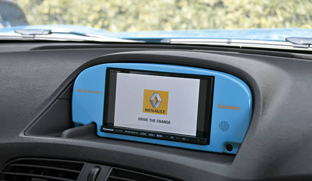 <strong>RENAULT KANGOO Couleur│ルノー カングー クルール</strong>　インテリア（カーナビはオプション）
