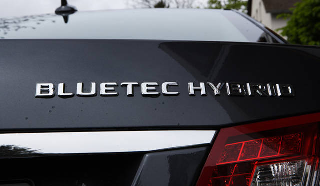 <strong>Mercedes-Benz E300 BlueTEC Hybrid｜メルセデス・ベンツ E300 ブルーテック ハイブリッド</strong>