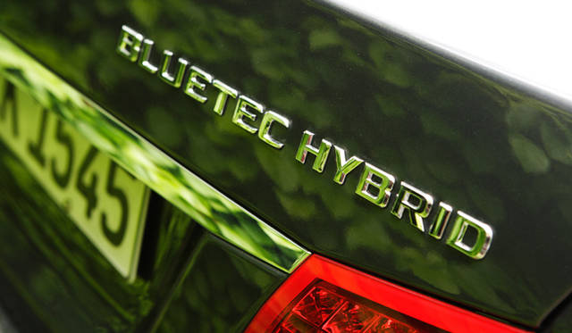 <strong>Mercedes-Benz E300 BlueTEC Hybrid｜メルセデス・ベンツ E300 ブルーテック ハイブリッド</strong>