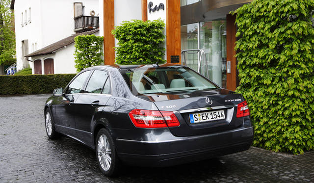 <strong>Mercedes-Benz E300 BlueTEC Hybrid｜メルセデス・ベンツ E300 ブルーテック ハイブリッド</strong>