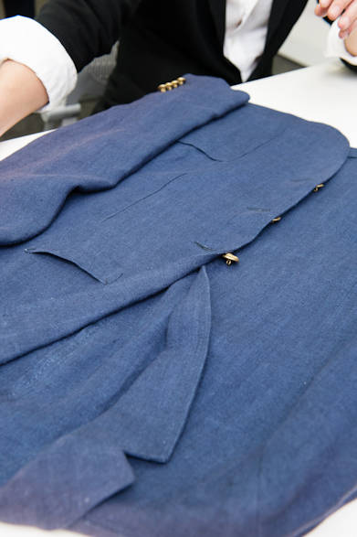 <strong> DESIGNWORKS｜デザインワークス</strong>　リネンブレザー11万5500円（デザインワークス／ドゥ・コート デザインワークス銀座店）