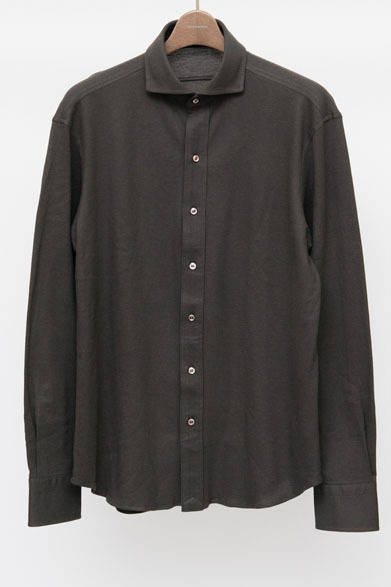 <strong> DESIGNWORKS｜デザインワークス</strong>　ナノセラコットンシャツ1万9950円（デザインワークス／ドゥ・コート デザインワークス銀座店）