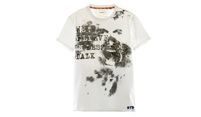 <strong>DIESEL│ディーゼル</strong>　「WE BELIEVE IN LESS TALK」のメッセージがあしらわれたTシャツ（メンズ）　7350円　※写真は春夏モデル