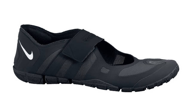 <strong>NIKE｜ナイキ</strong>　「THE LOOK OF SPORT：レリン・フランコ」　ナイキ フリー TR ツイスト 8925円