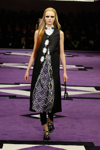 <strong>PRADA｜プラダ</strong>　2012-13年秋冬コレクション　©PRADA