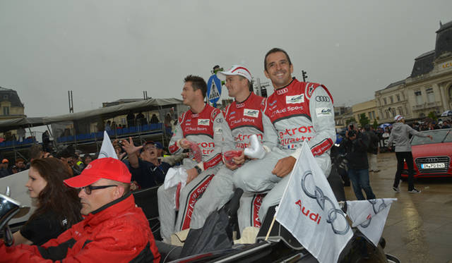 <strong>24 Heures du Mans｜ル・マン24時間レース</strong>　優勝パレードの1号車のドライバーたち