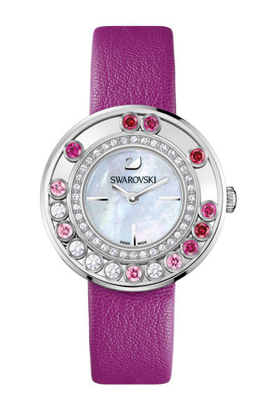 The "Lovely Crystals" features a 35mm round case with 16 freely moving zirconia stones. With every movement of the wrist, the zirconia stones encircling the bezel exude a sense of playfulness and femininity.<br /><br /><strong>Lovely Crystals</strong><br />¥72,450<br />Quartz x 35mm diameter, Stainless steel x crystal x zirconia<br /><br />Swarovski Japan (Customer Relations)<br />Tel. 0120-10-8700<br />www.swarovski.co.jp