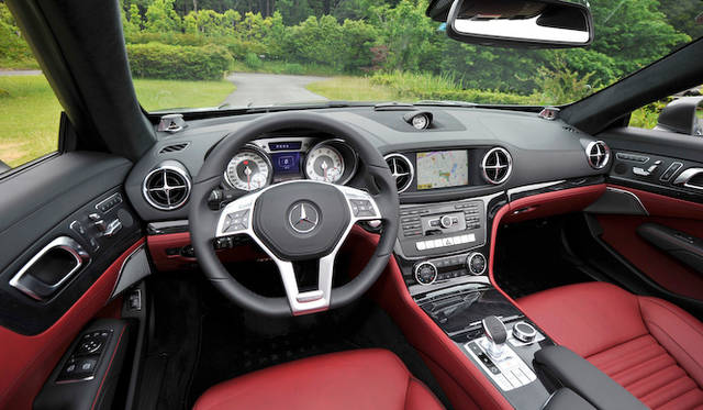 <strong>Mercedes-Benz SL550 BlueEFFICIENCY</strong>