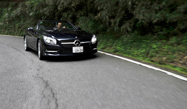<strong>Mercedes-Benz SL350 BlueEFFICIENCY</strong>
