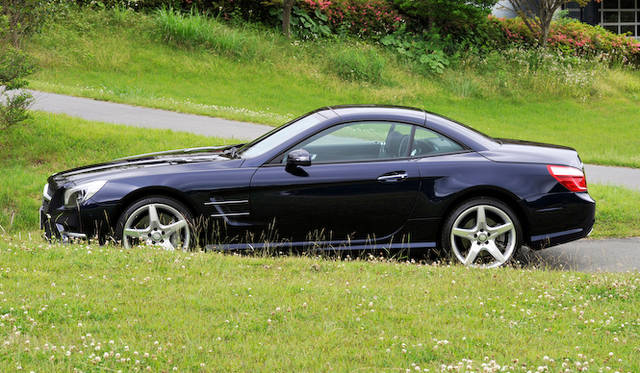 <strong>Mercedes-Benz SL350 BlueEFFICIENCY</strong>
