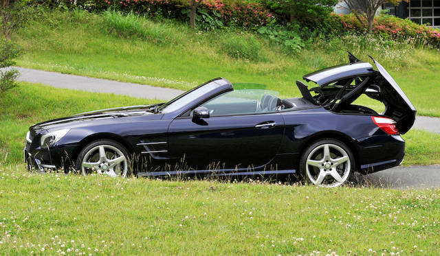 <strong>Mercedes-Benz SL350 BlueEFFICIENCY</strong>