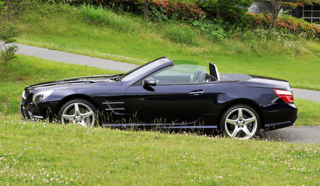 <strong>Mercedes-Benz SL350 BlueEFFICIENCY</strong>
