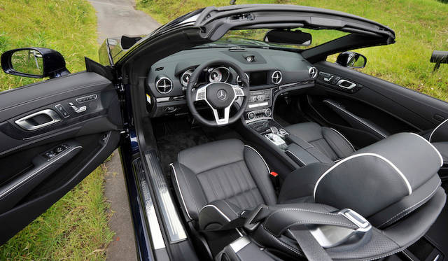 <strong>Mercedes-Benz SL350 BlueEFFICIENCY</strong>