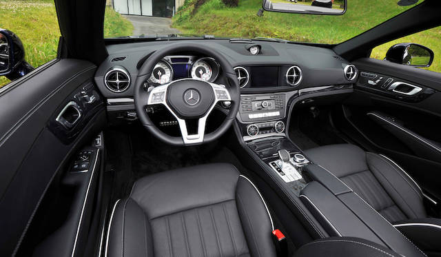 <strong>Mercedes-Benz SL350 BlueEFFICIENCY</strong>