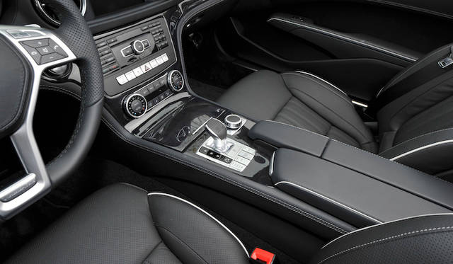 <strong>Mercedes-Benz SL350 BlueEFFICIENCY</strong>