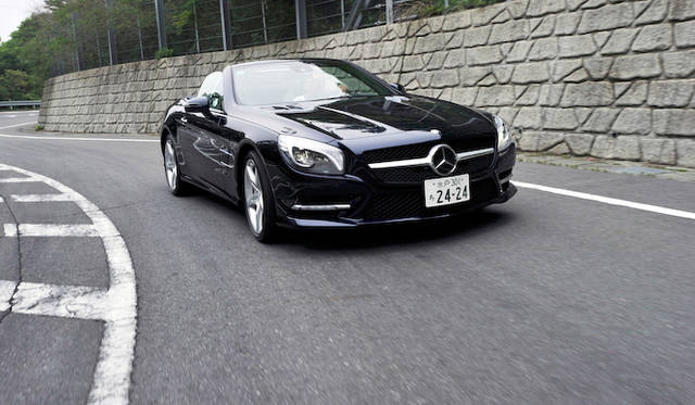 <strong>Mercedes-Benz SL350 BlueEFFICIENCY</strong>