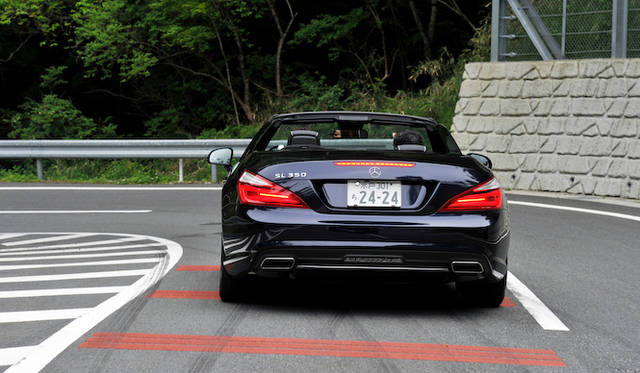 <strong>Mercedes-Benz SL350 BlueEFFICIENCY</strong>
