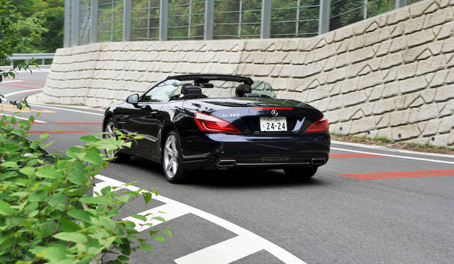 <strong>Mercedes-Benz SL350 BlueEFFICIENCY</strong>