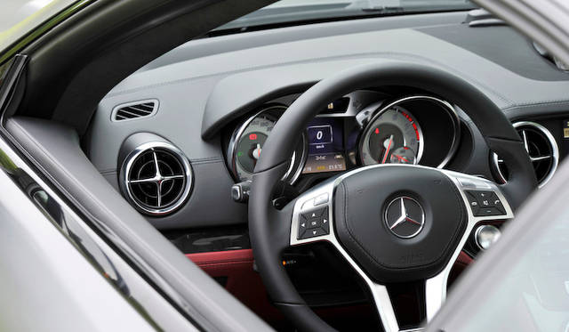 <strong>Mercedes-Benz SL550 BlueEFFICIENCY</strong>