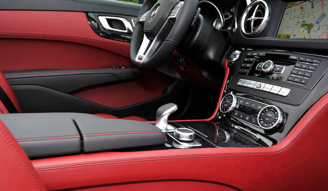 <strong>Mercedes-Benz SL550 BlueEFFICIENCY</strong>