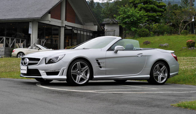 <strong>Mercedes-Benz SL63 AMG</strong><br />The SL63 AMG was also on display at the test drive venue as a reference.