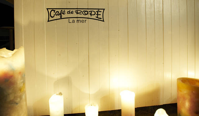 <strong>Café de Ropé La mer</strong> Creates an open and comfortable atmosphere.