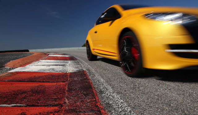 <strong>ルノー メガーヌ ルノー・スポール｜Renault Megane Renault Sport</strong>（写真は本国仕様）